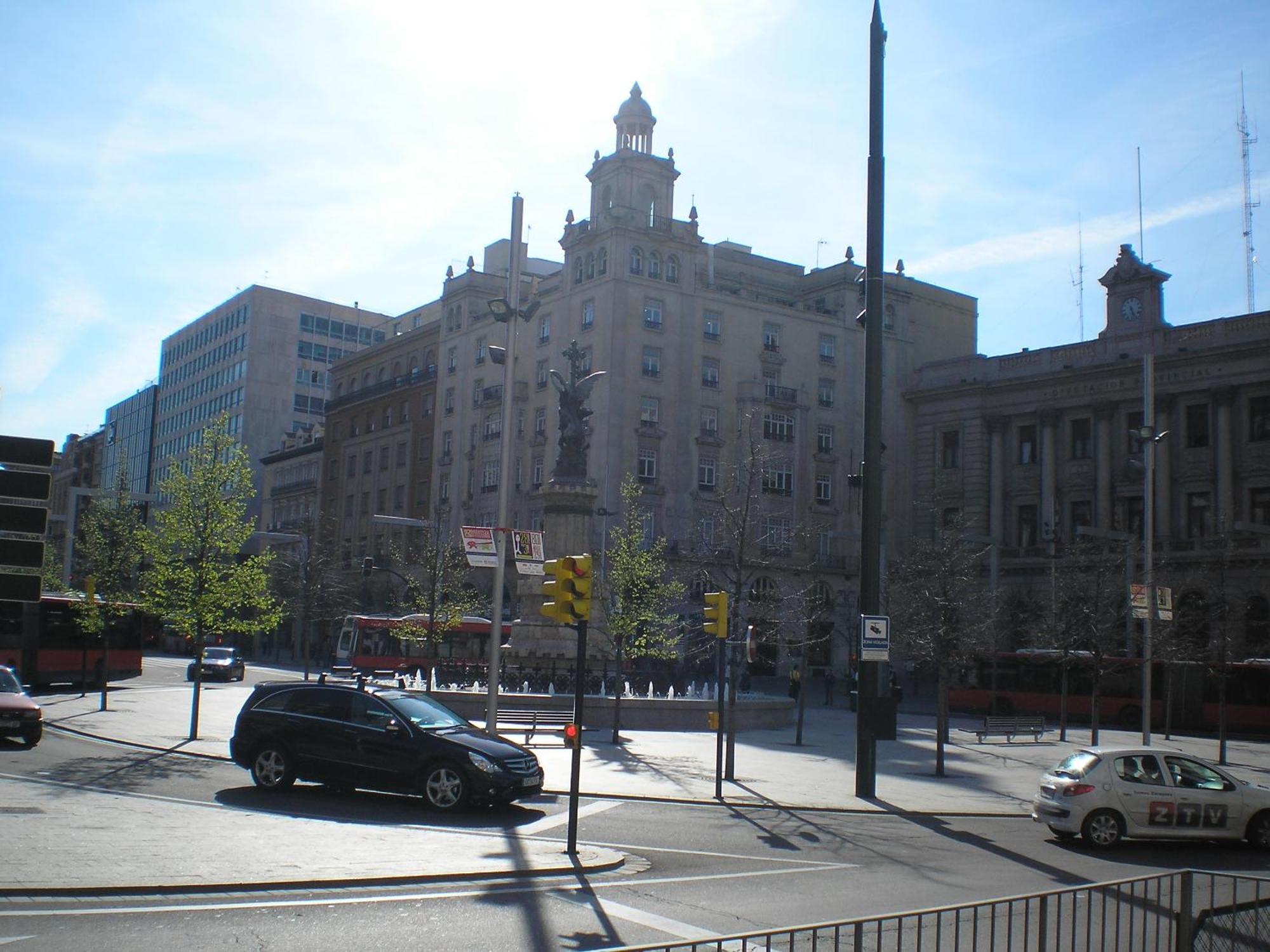 Apartamentos Plaza Espana Deluxe Zaragoza Bagian luar foto