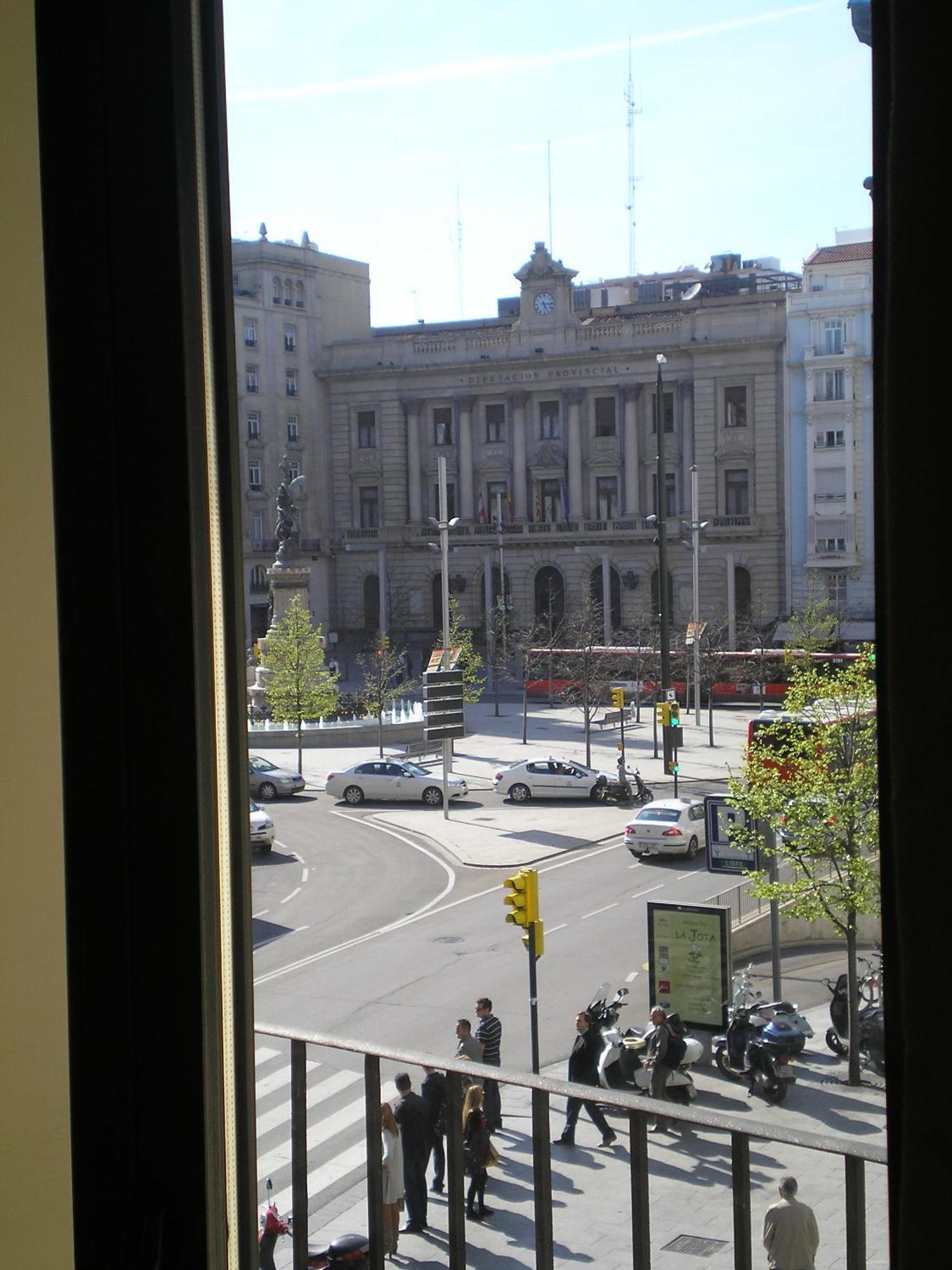 Apartamentos Plaza Espana Deluxe Zaragoza Bagian luar foto