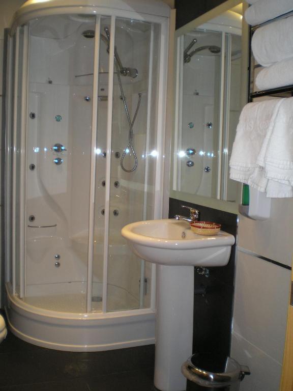 Apartamentos Plaza Espana Deluxe Zaragoza Bagian luar foto